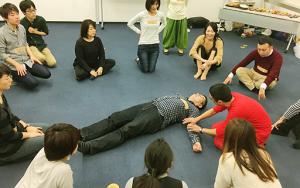 ダンスアーティストによる研修「体奏ゼミ」を実施