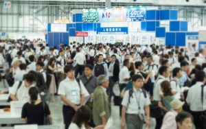 自動車へのサイバー攻撃に、どう立ち向かう?「EV・PHV普及活用技術展(EVEX)2019」で社員が登壇