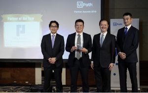 RPAの市場拡大への貢献が認められ、UiPathの「Partner of the Year」を受賞！