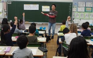 プログラミングを楽しく学ぼう！小学校で特別授業を実施