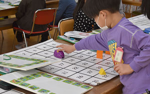 ゲームでプログラミング的思考を楽しく学ぼう！小学校で出前授業を実施